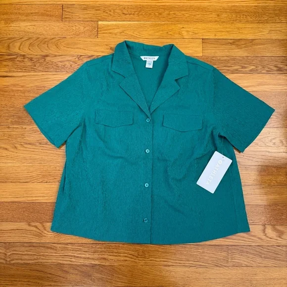 Athleta Echo Top V Neck Short Sleeve Button-Down Shirt in Green - Size Small NWT - Picture 1 of 7